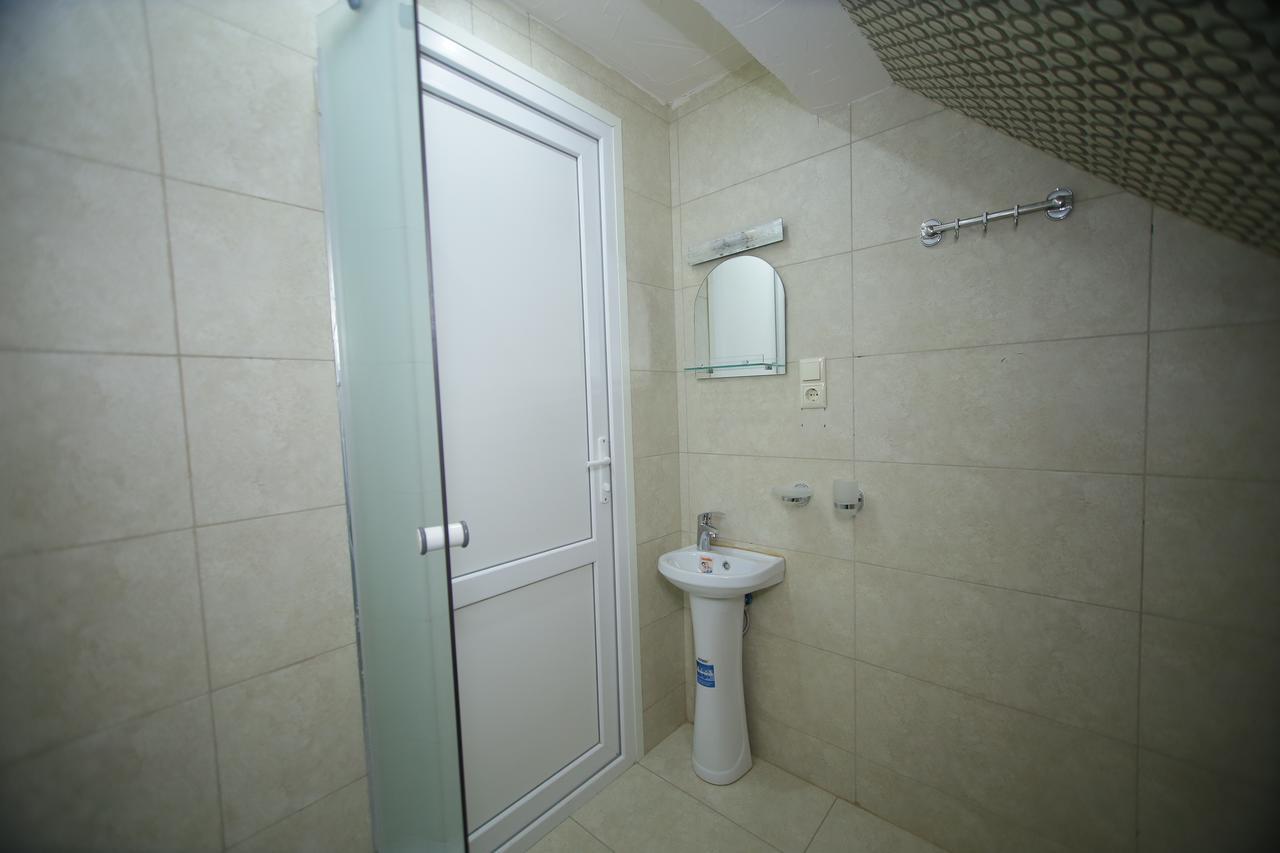 Four Rooms Тбілісі Екстер'єр фото