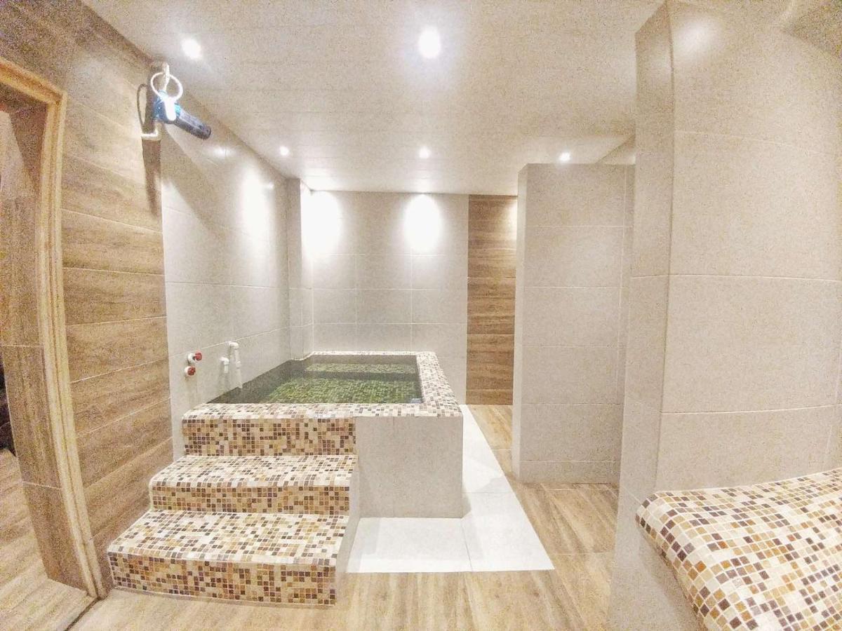 Four Rooms Тбілісі Екстер'єр фото