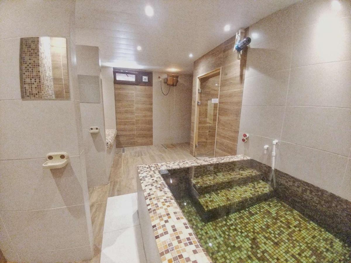 Four Rooms Тбілісі Екстер'єр фото